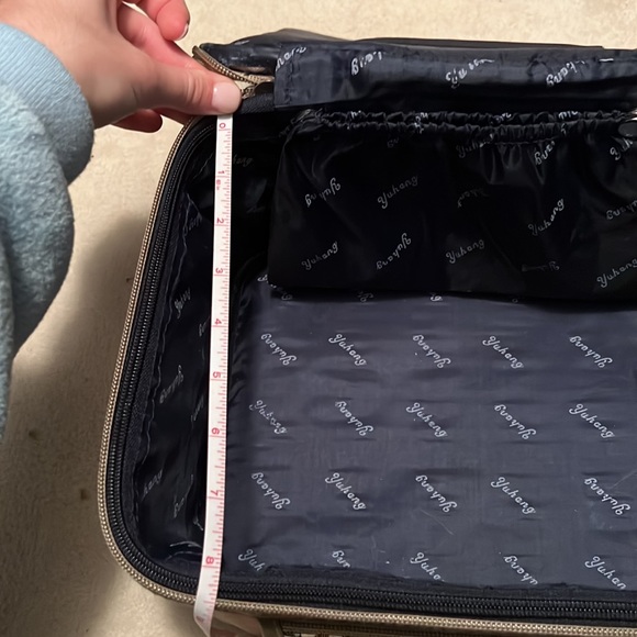 Embroidered Cosmetic bag - Picture 10 of 12